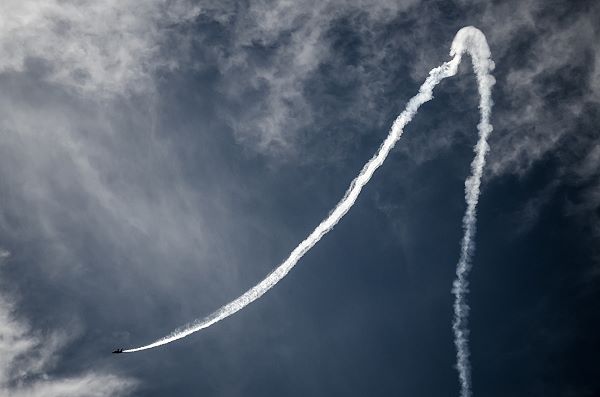 vapour trail indicates direction of movement